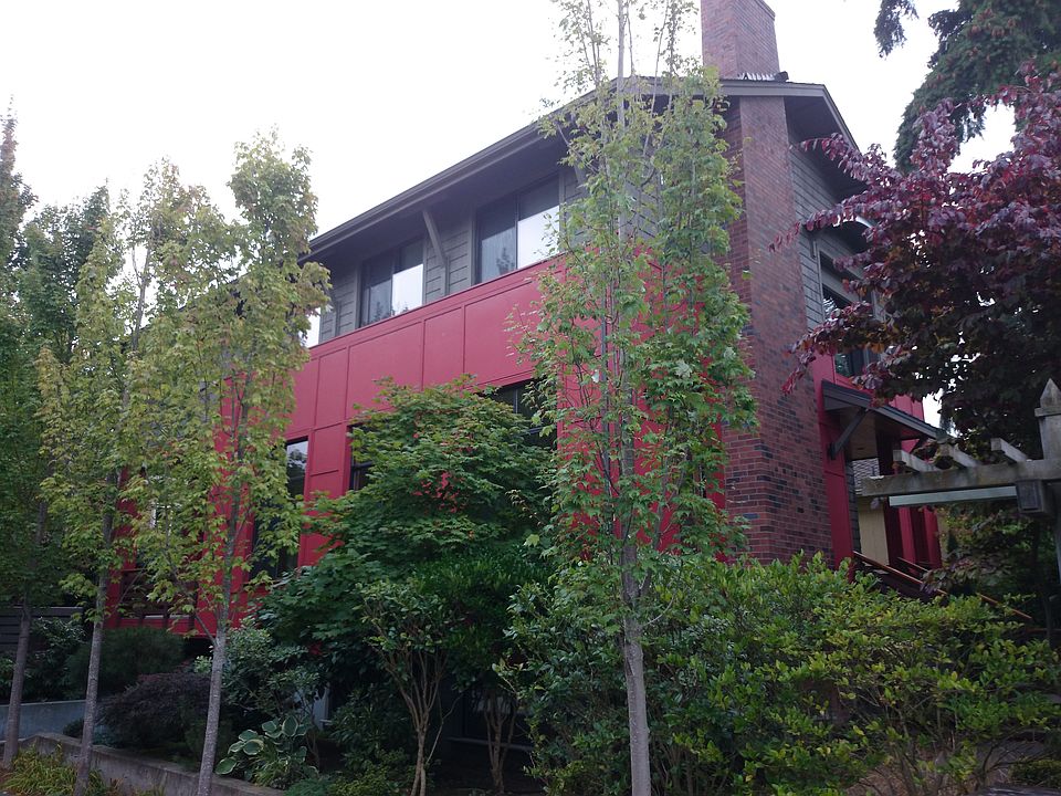2nd image of 1920 33rd Ave S
