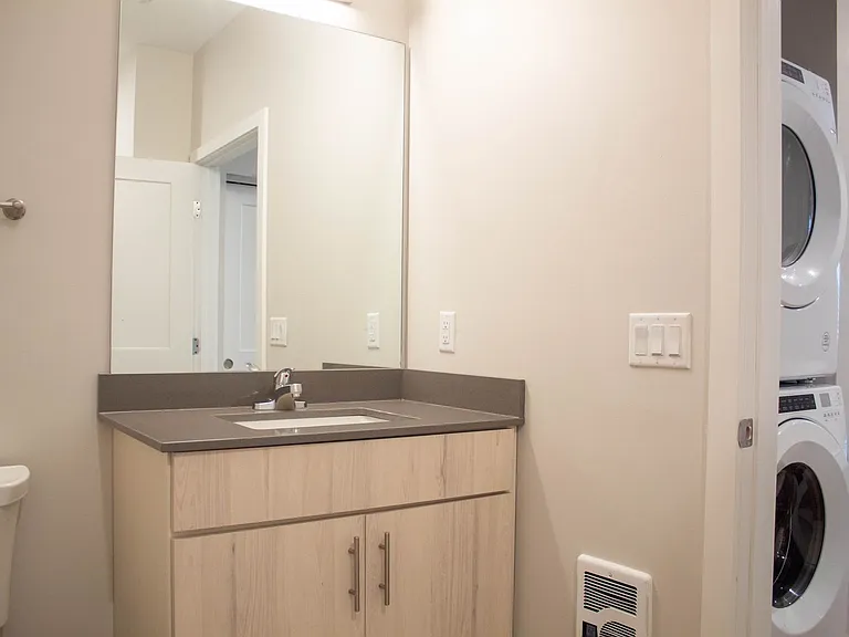 1009 W Stoughton St — Photo 22