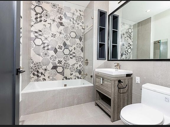 4th image of 2502 Newkirk Ave #4