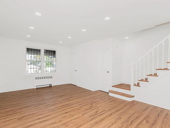 5th image of 2735 Hering Ave #1