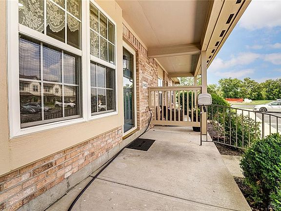 3rd image of 2403 Tarpon Bay Dr
