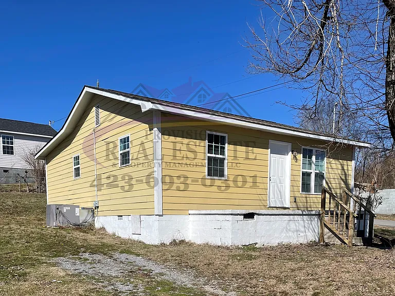 925 Lowery St NE — Photo 2