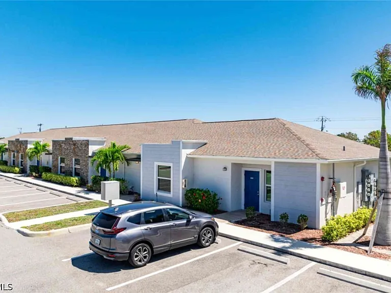 3325 SW 8th Pl #106 — Photo 17