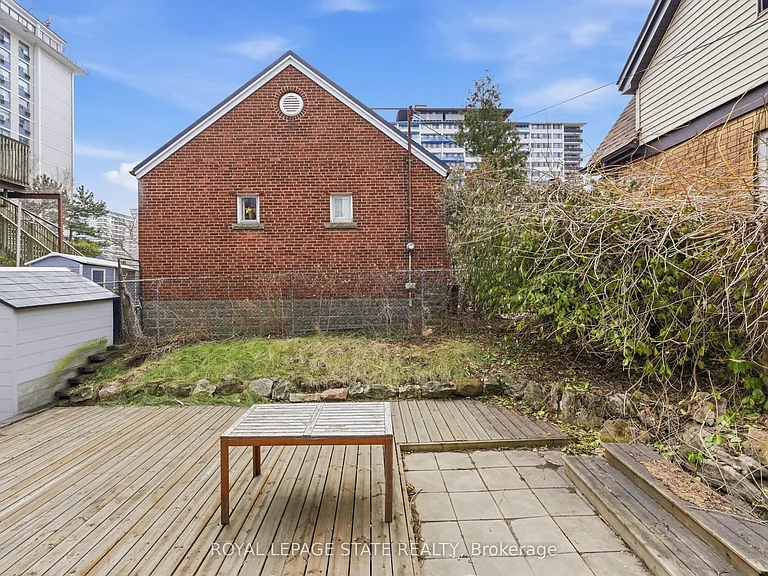 129 Jackson St W — Photo 28
