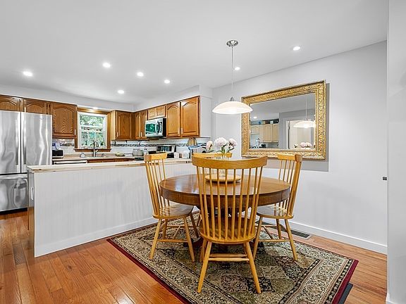 5th image of 10 Eagle Dr #10