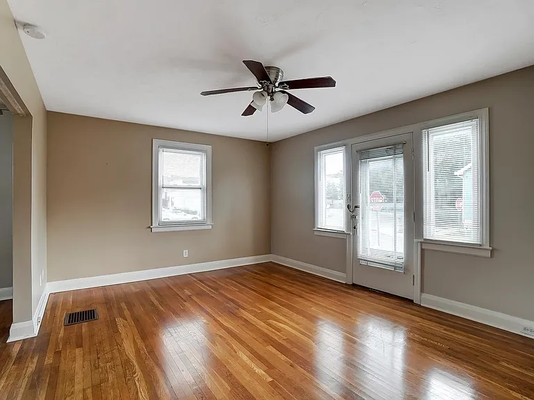 104 Bank Ave #2 — Photo 23