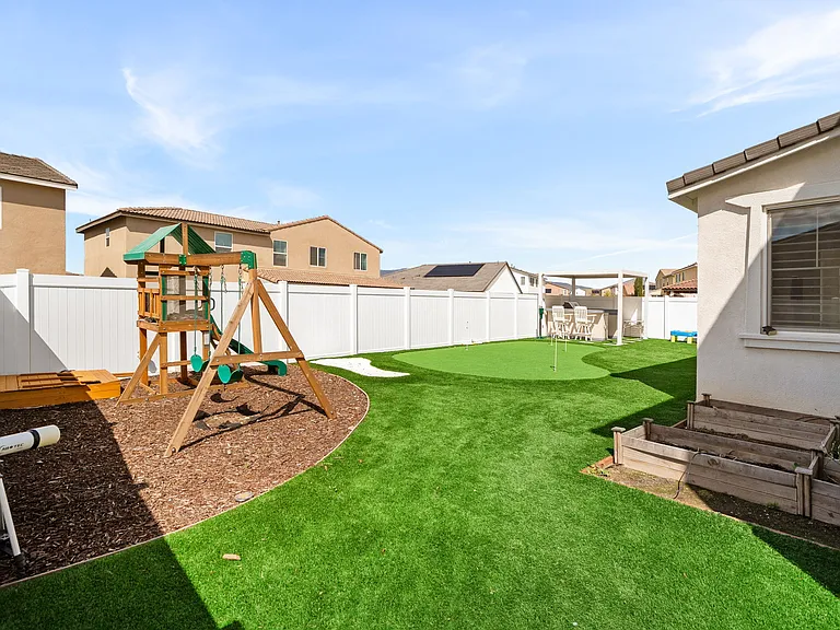 2394 Crater Ave — Photo 32
