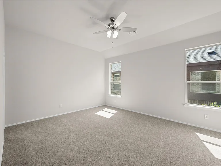 347 Freestall Dr — Photo 9
