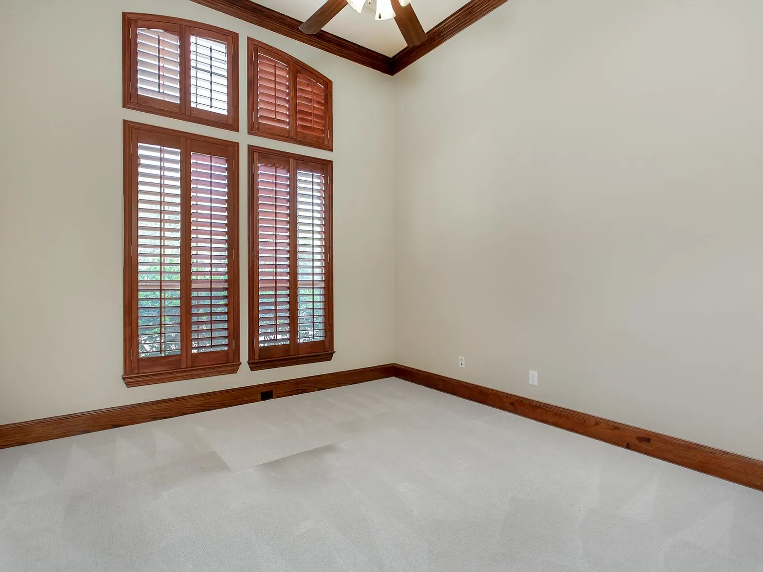 3 bed, 2.5 bath, 3512 sqft, $3,600 — Photo 3