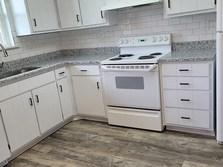 247 Line St #D — Photo 1