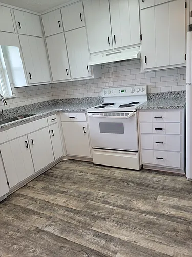 247 Line St #D Photo 1