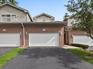 145 Willow Creek Ln, Willow Springs, IL 60480