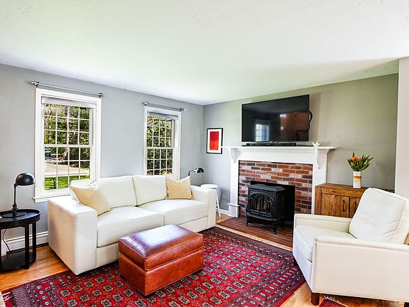 2nd image of 27 Dogwood Drive