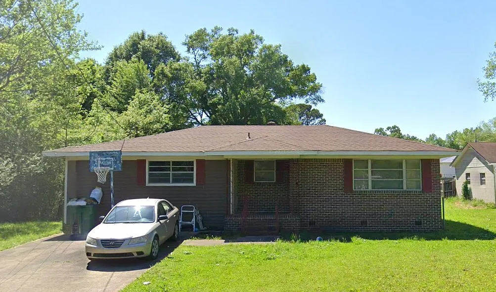 3 bed, 1.5 bath, 1660 sqft, $1,597 — Photo 1