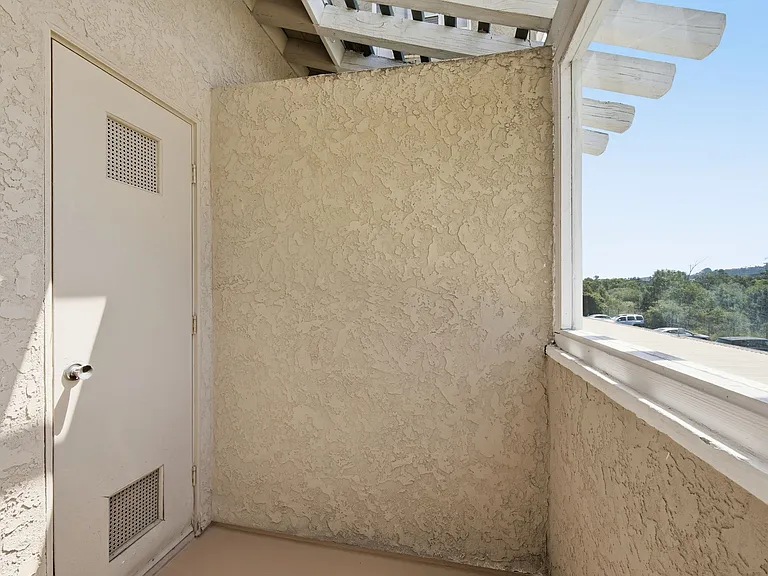 Benchmark Apartments — Photo 17