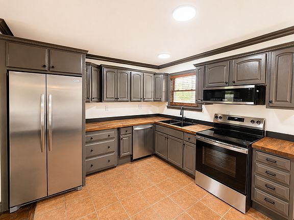 3rd image of 9610 Britannia Ct