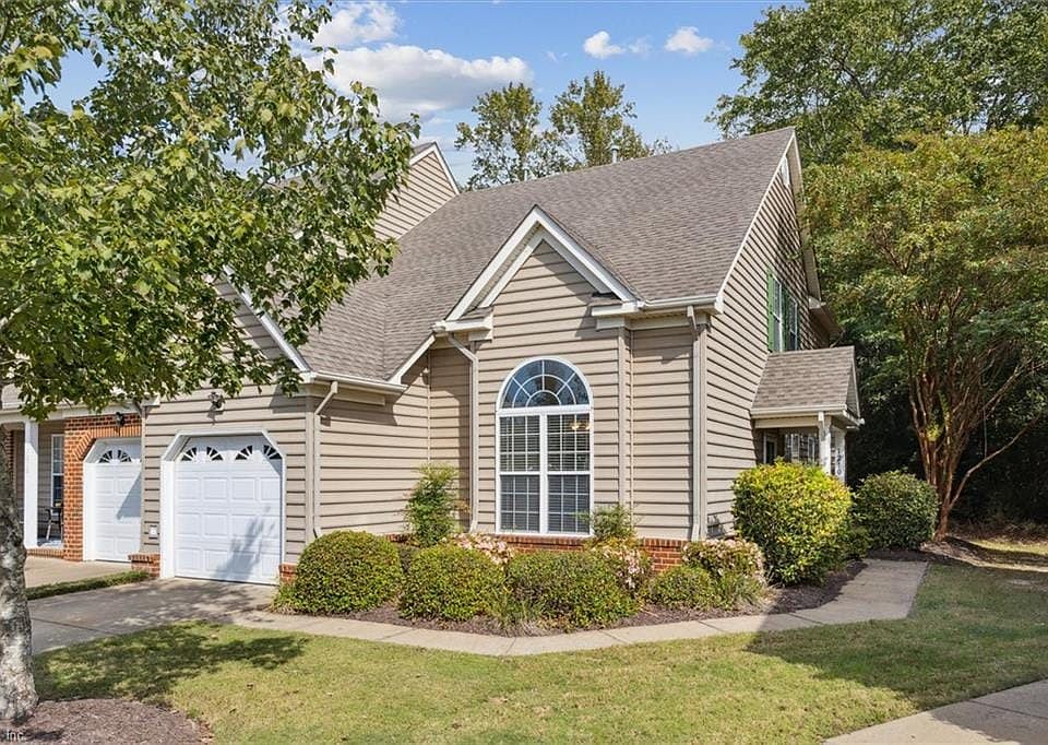 1st image of 1210 Island Park Cir