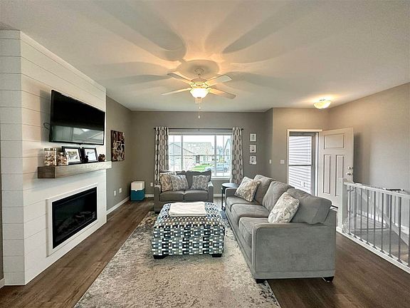 4th image of 608 Fawn Ave