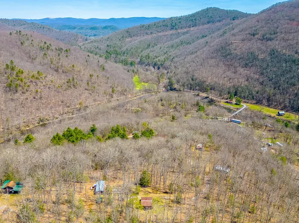 203 Standardbred St, Cass, WV 24927