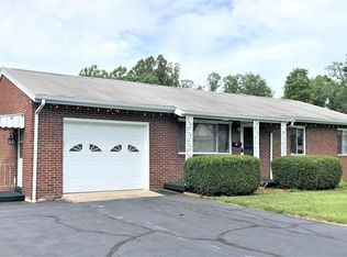 3660 River Rd, Ellwood City, PA 16117