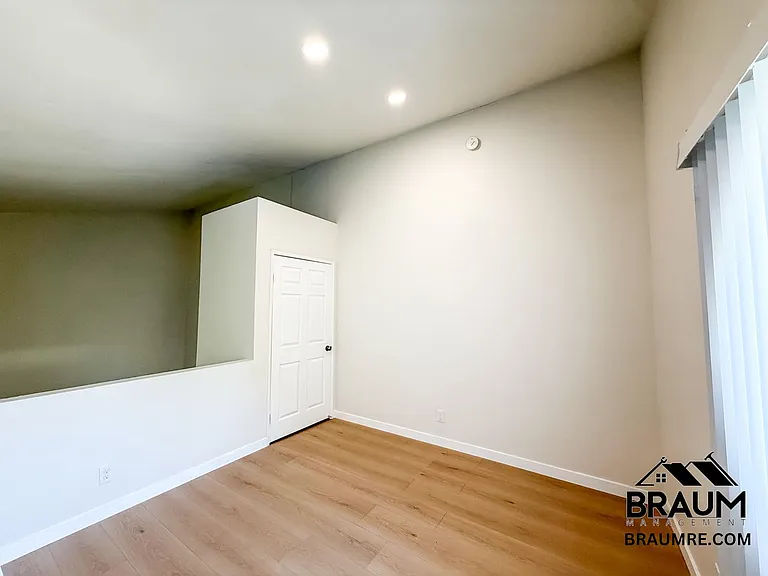 4404 Stern Ave — Photo 14