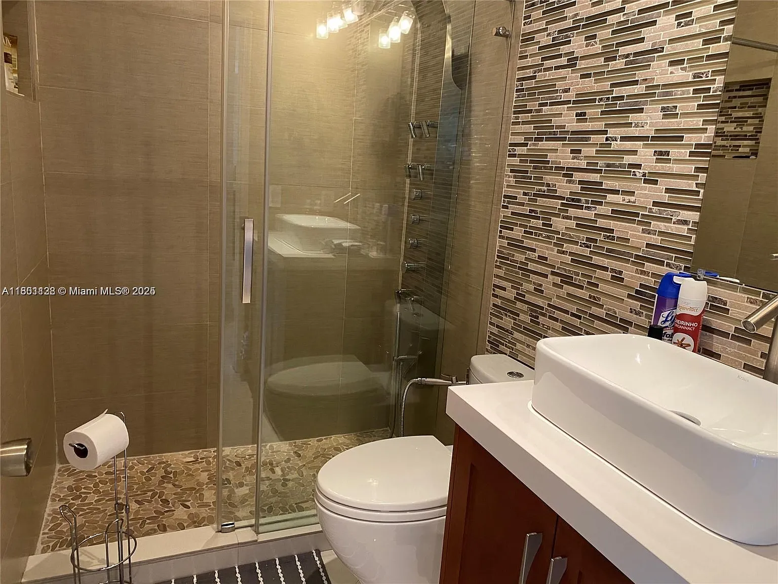 4 bed, 2306 sqft, $5,000 — Photo 3