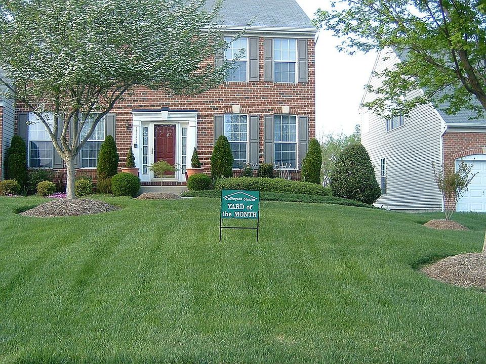 Beautiful curb appeal!