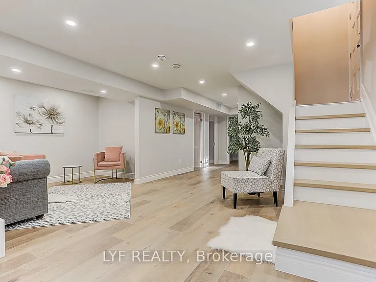 54 Camwood Cres #6 — Photo 4