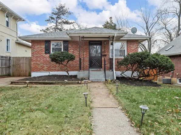 8950 Forest Ave, Saint Louis, MO 63114
