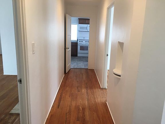4th image of 3046 Byron St
