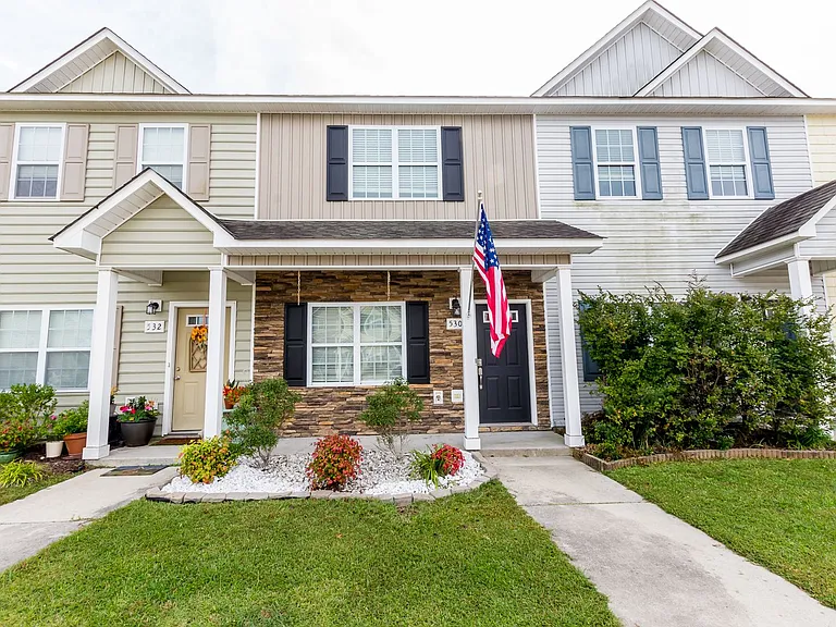 530 Oyster Rock Ln — Photo 2