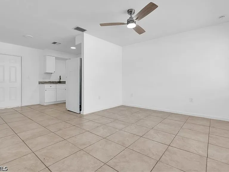 5534 7th Ave — Photo 2