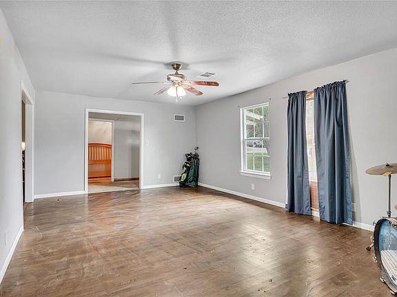 4th image of 918 Hillcrest St