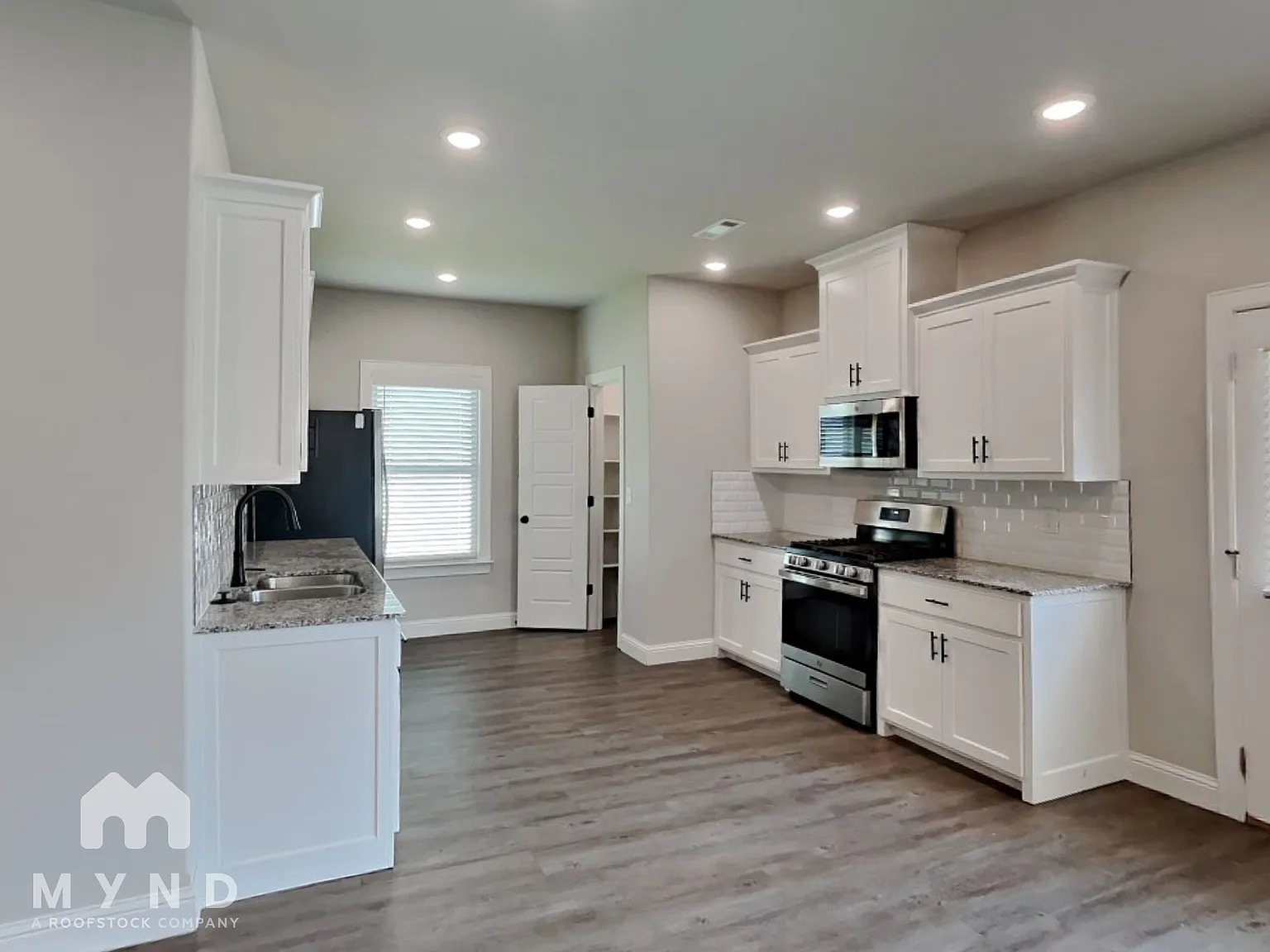 3 bed, 2.0 bath, 1750 sqft, $1,625 — Photo 2