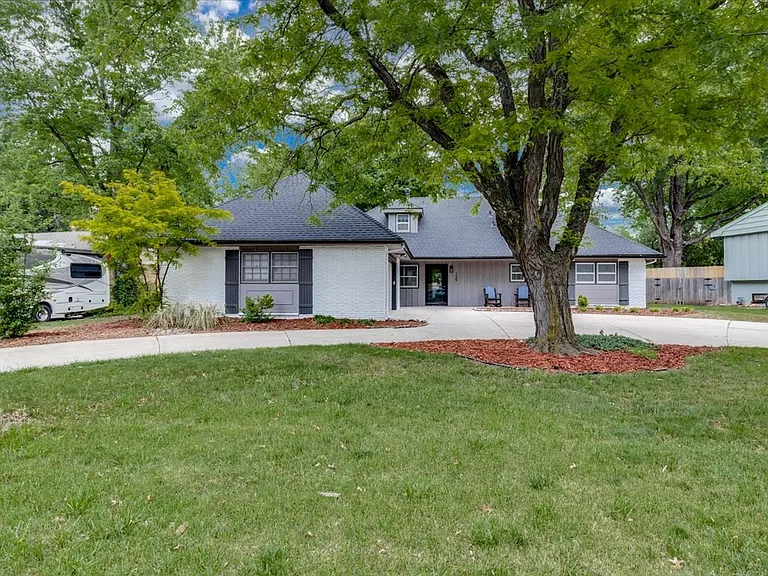 720 N Stratford Ln — Photo 35