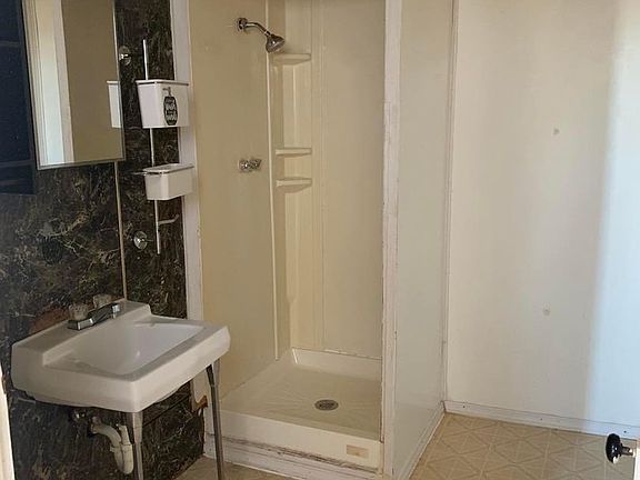 4th image of 1419 Cumberland Ave APT 2