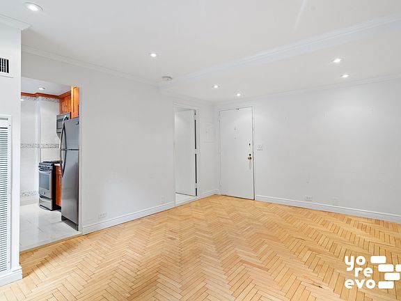 5th image of 106 Central Park S APT 11K