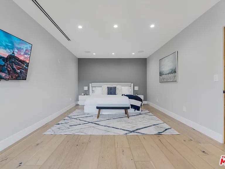 2515 Thames St — Photo 19