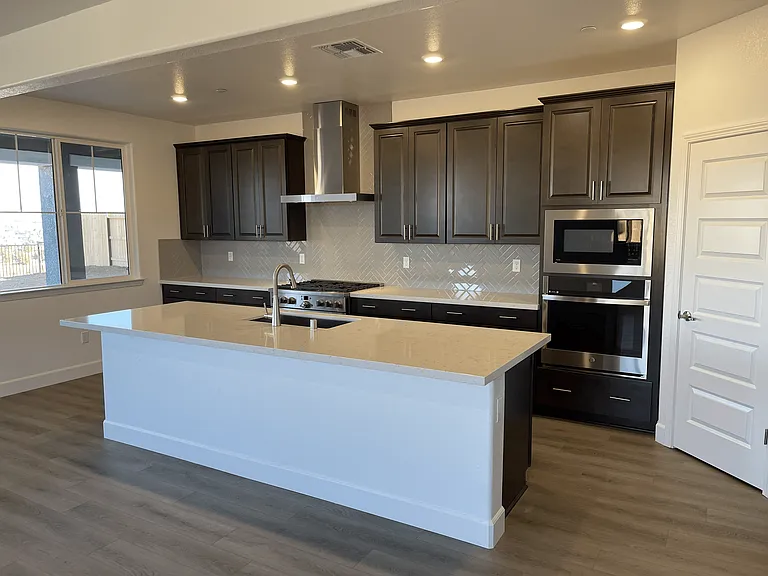 3362 Hedgerow Dr — Photo 5