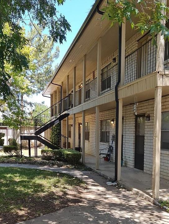 1st image of 2703 Southside Dr