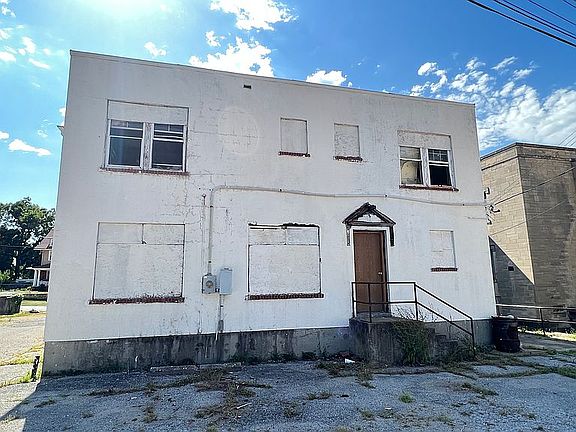 3rd image of 3911 Agnes Ave