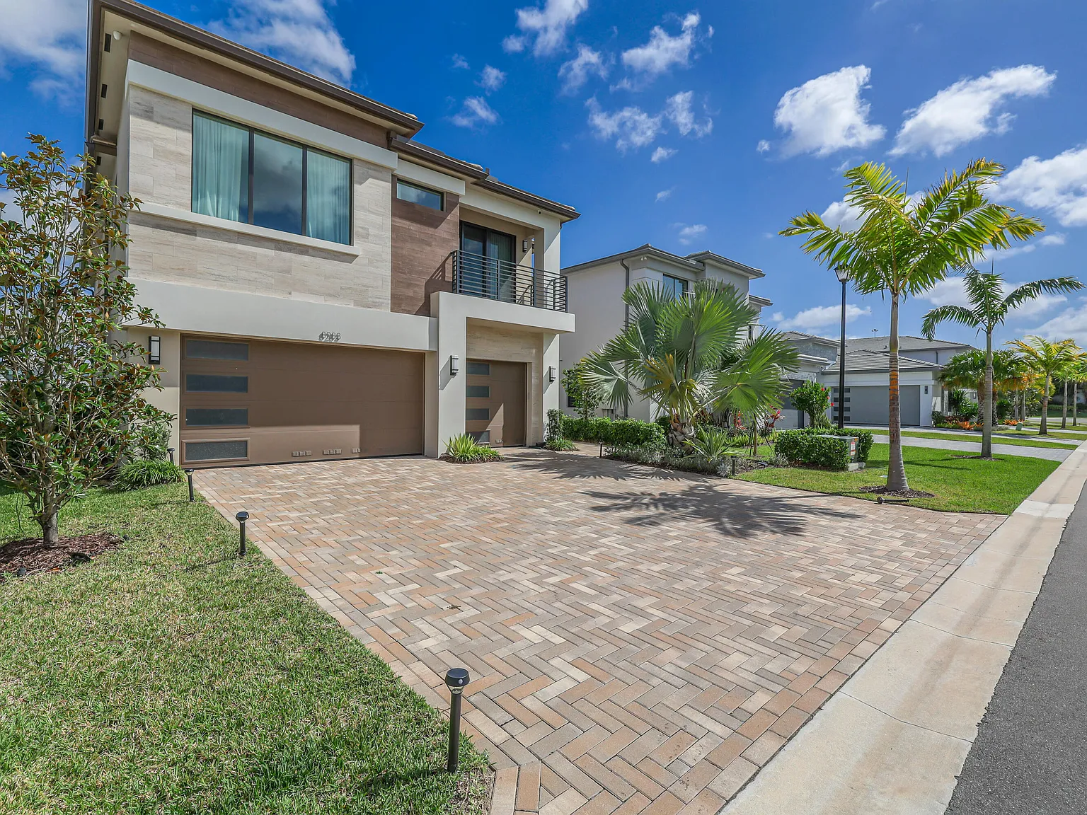 5 bed, 5.0 bath, 3687 sqft, $19,000 — Photo 3