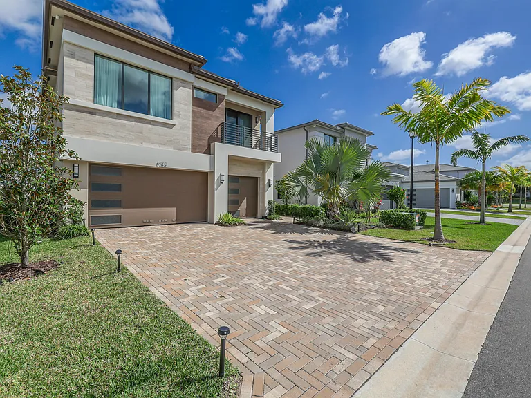 8283 Royal County Down Rd — Photo 3