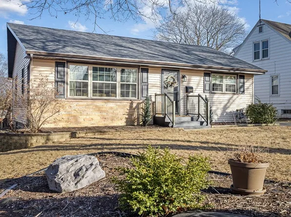 1343 S Burchard Ave, Freeport, IL 61032