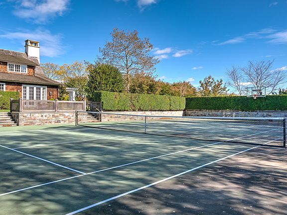 3rd image of 587 Sagaponack Rd