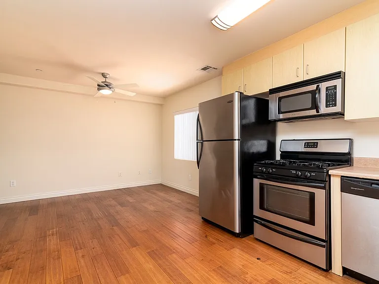Motor Apartments — Photo 15