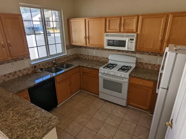 105 Windcroft Ct NW, Acworth, GA 30101