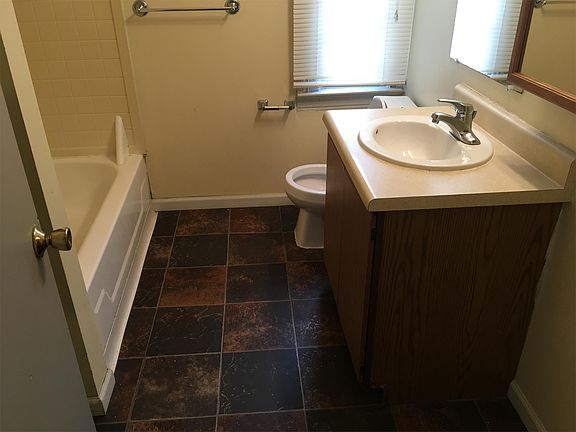 5th image of 615 Pearl St APT 2