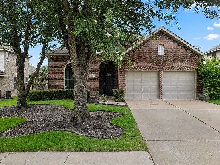 2304 Village View Loop — Photo 1