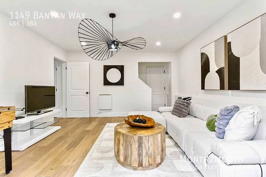 Luxury Coastal Retreat on Banyan Way — Photo 2